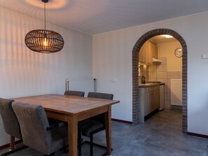 Dining - Romantic Bungalow in Mook (Mook)