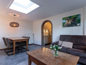 TV - Romantic Bungalow in Mook (Mook)