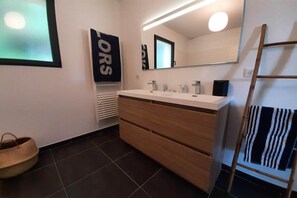 Bathtub