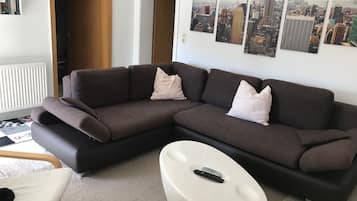 Älytelevisio, DVD-soitin, kirjoja