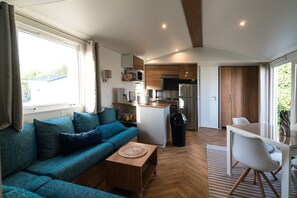 Een smart-tv en een open haard