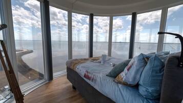 2 slaapkamers, een strijkplank/strijkijzer, gratis wifi, beddengoed