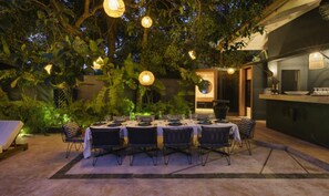 5 bedrooms - Cool and Contemporary Hilltop Villa With Ocean Views (Unawatuna)