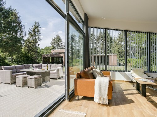 Modernes Waldchalet