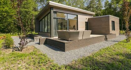 Modernes Waldchalet