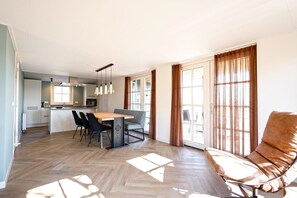 Dining - Villa in Wieringer Park with Garden (Hippolytushoef)