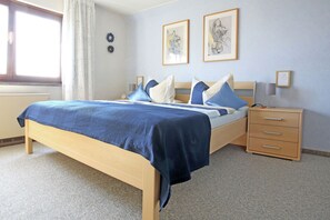 3 bedrooms, iron/ironing board, free WiFi - Apartment with terrace and pool in the garden (Pracht)