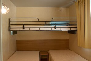 2 bedrooms, travel crib, free WiFi