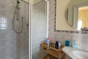 Badewanne, Haartrockner, Bidet