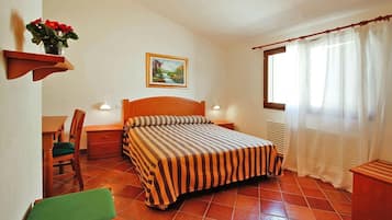 2 bedrooms, travel crib, WiFi (free)