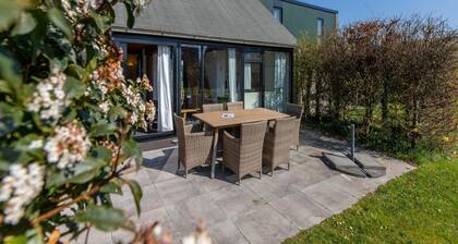 Holiday Home near Beach with Pool Access