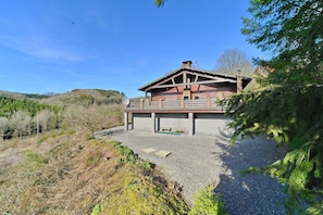 Property grounds - Chalet in Beffe with Hot Tub & Valley Views (Beffe)