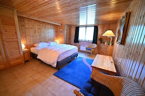 3 bedrooms - Chalet in Beffe with Hot Tub & Valley Views (Beffe)