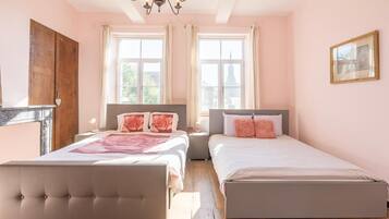 4 bedrooms, travel cot, free WiFi