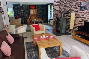 Smart TV, fireplace, DVD player, stereo - Delightful Apartment in Goslar with Garden and Terrace (Goslar)