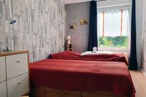 2 slaapkamers, een strijkplank/strijkijzer, reisbedje, gratis wifi