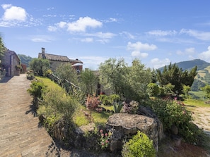 Property grounds - Relaxing Retreat in Le Marche (Monte San Martino)