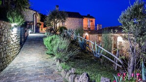 Property grounds - Relaxing Retreat in Le Marche (Monte San Martino)