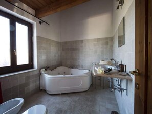 Jetted bath, bidet