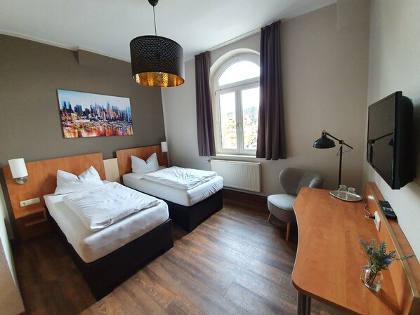 1 bedroom, desk, WiFi, bed sheets