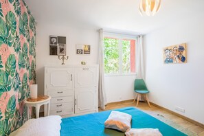 2 bedrooms, travel cot, free WiFi