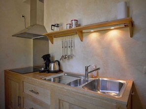 Microwave, oven, stovetop - Cozy Apartment in a 16th Century Castle (Aywaille)