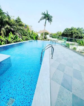 Outdoor pool - Park Apartments D-plus One bed+Living room - Cantonments  (Accra)