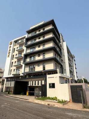 Exterior - Park Apartments D-plus One bed+Living room - Cantonments  (Accra)