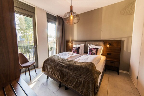 4 bedrooms, free WiFi - Superb wellness villa with a view (Maastricht)