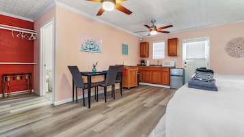 Deluxe Studio Suite | Living area