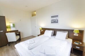 3 bedrooms, bed sheets