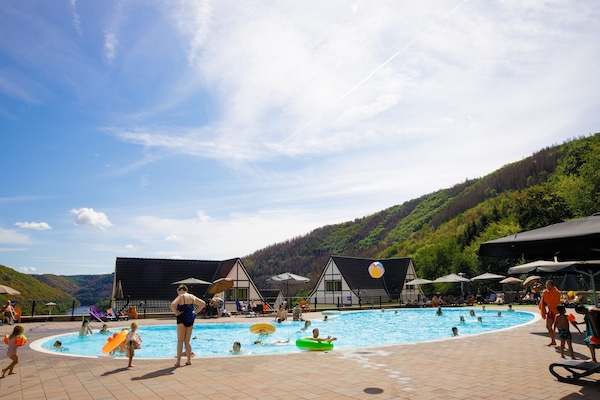 Una piscina cubierta