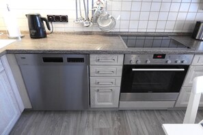 Kühlschrank, Ofen, Herdplatte, Geschirrspüler