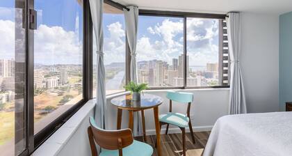 Remodeled Awesome View Waikiki Studio with Full Kitchen