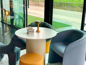 Coffee shop