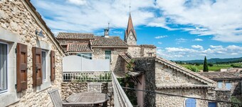 Maison en pierre près de la forêt Gard