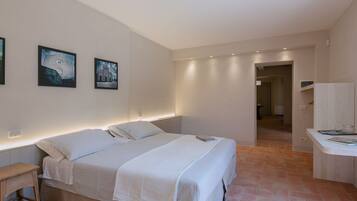 5 bedrooms, iron/ironing board, WiFi