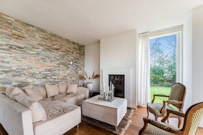 Smart TV, fireplace, offices