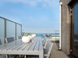 Outdoor dining - Spacious modern apartment in Scheveningen (Den Haag)