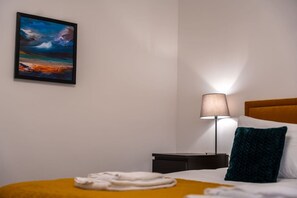 2 bedrooms, desk, iron/ironing board, WiFi