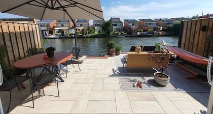 Spacious Holiday Home in Alkmaar with Garden