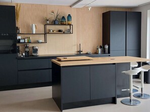 Fridge, microwave, dishwasher, coffee/tea maker