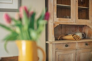 Interior - Bell Cottage by inspirestays.com - a cottage that sleeps 4 guests in 2 bedrooms (Alfriston)