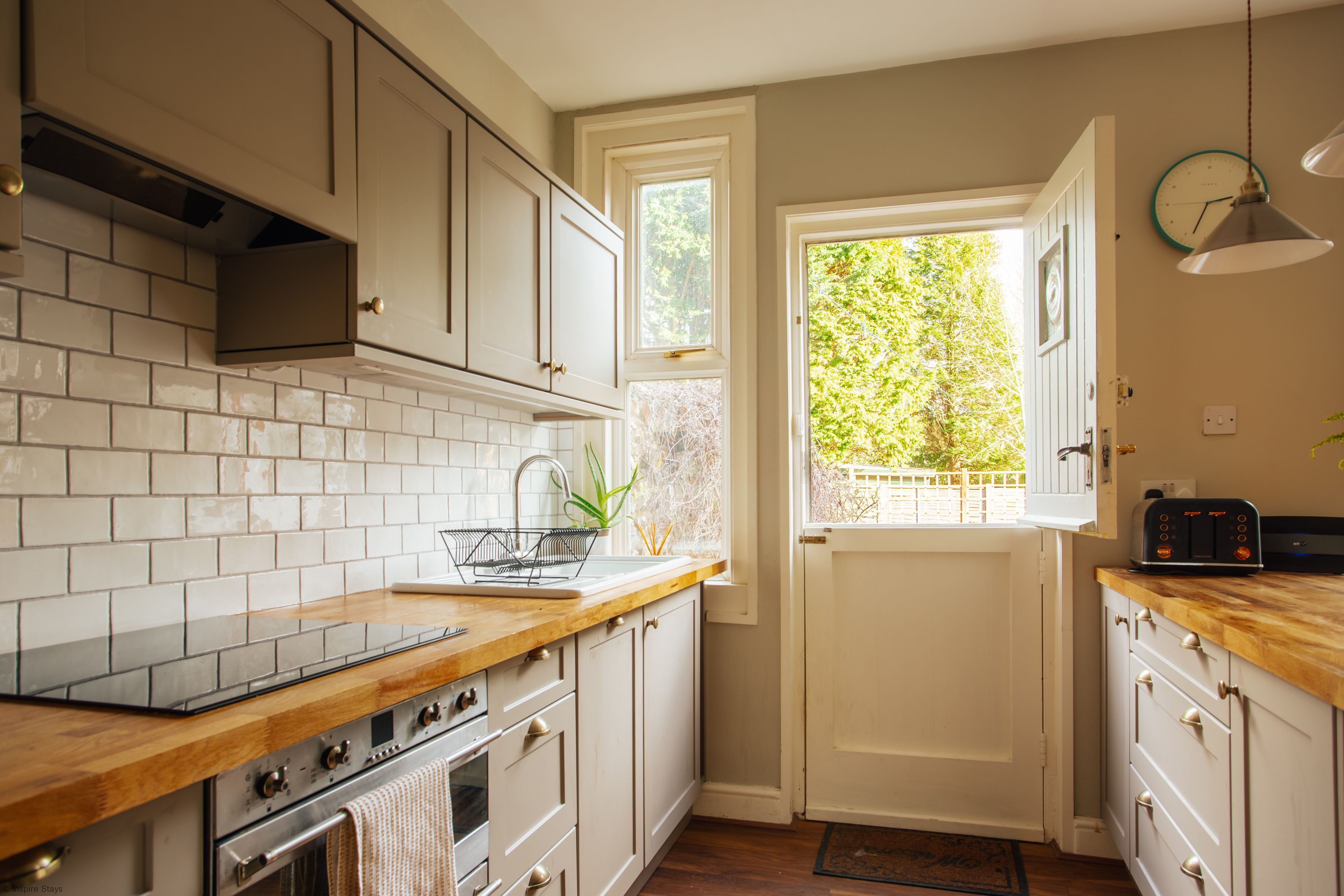 Køleskab, ovn, opvaskemaskine, brødrister