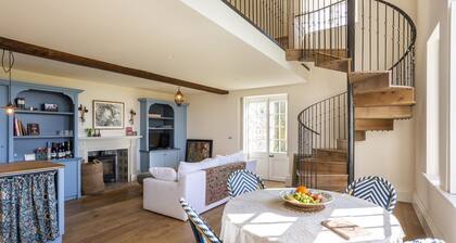 Leconfield Lodge by inspirestays.com - a rural cottage that sleeps 2 guests in 1 bedroom