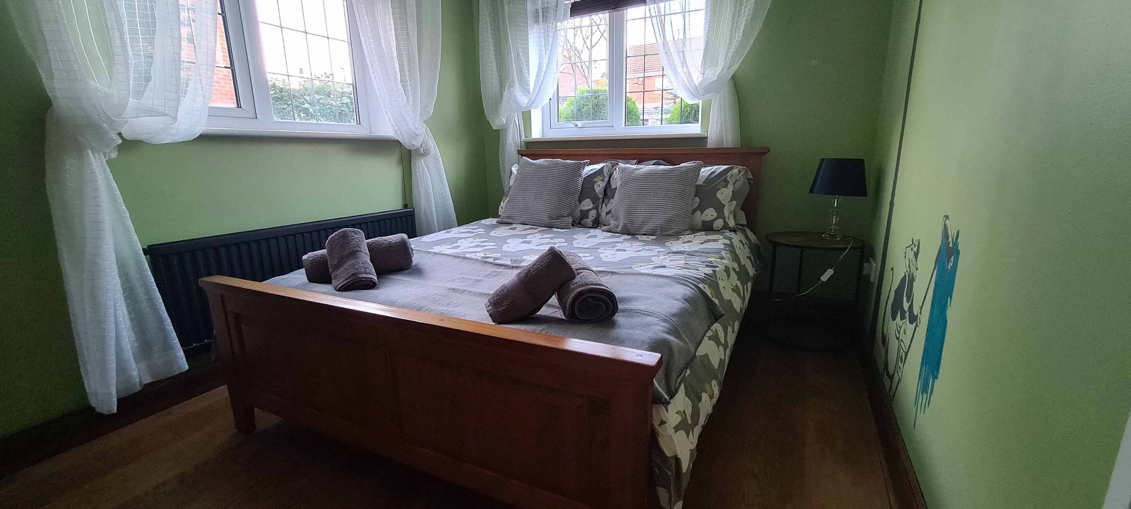 5 bedrooms, iron/ironing board, free WiFi, bed sheets