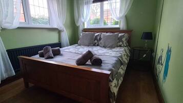 5 bedrooms, iron/ironing board, free WiFi, bed sheets