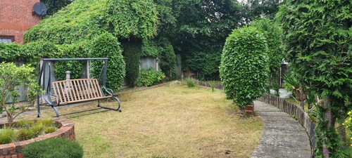 AMAZING 5 BEDROOM HOUSE FOR 9