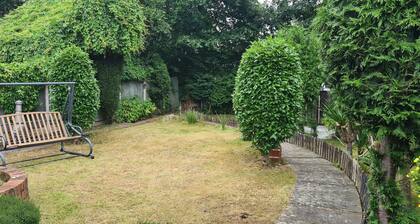 AMAZING 5 BEDROOM HOUSE FOR 9