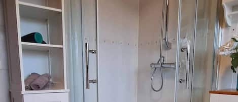 Bathtub, hair dryer, towels, toilet paper